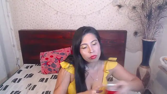 Snapshot of NikkieMilky chatting on October 4, 2:06 am NikkieMilky online show from October 4, 2:06 am