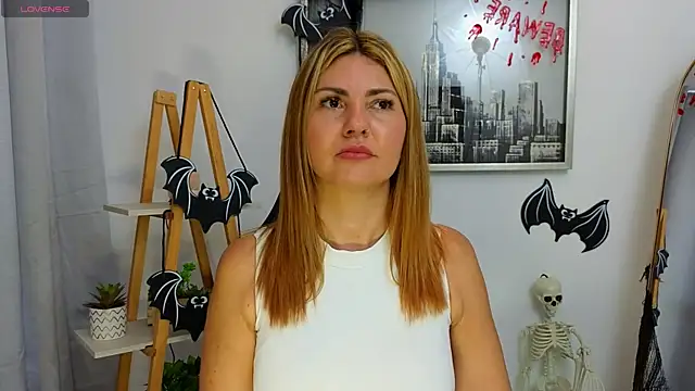 Snapshot of bella__adams chatting on October 22, 3:06 pm bella adams online show from October 22, 3:06 pm