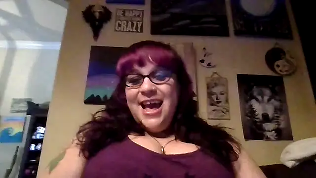 Snapshot of GothyBaby chatting on October 10, 9:52 pm GothyBaby online show from October 10, 9:52 pm