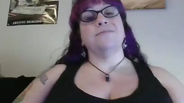 Snapshot of GothyBaby chatting on October 18, 10:33 pm GothyBaby online show from October 18, 10:33 pm