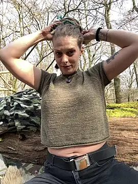 MenaDreadfull online show from March 10, 1:04 pm