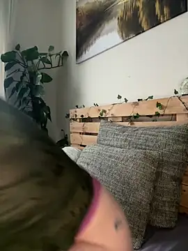 MenaDreadfull online show from March 28, 3:11 pm