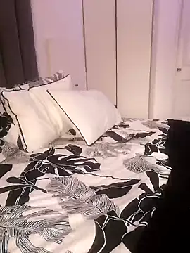 CuteHoney92 online show from April 1, 1:23 pm