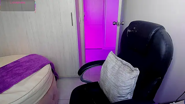 StacyConner online show from April 2, 10:18 pm