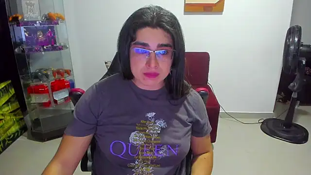 Snapshot of Khalifa_Gold chatting on October 29, 3:00 am Khalifa Gold online show from October 29, 3:00 am