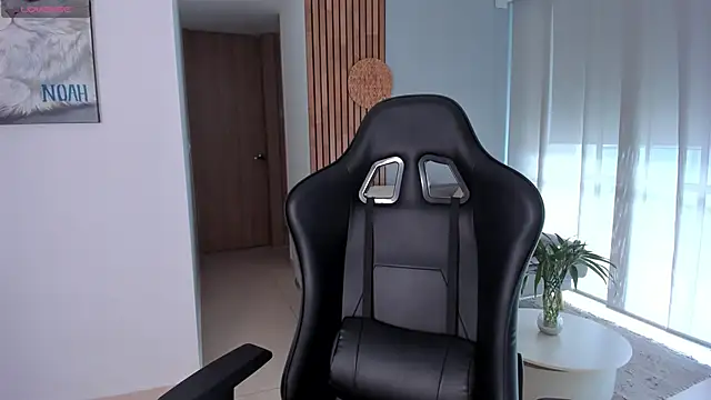 AnnieHallX online show from October 5, 6:35 pm