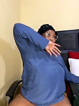 Snapshot of BADFATASS85 chatting on September 29, 11:21 pm BADFATASS85 online show from September 29, 11:21 pm