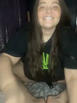 Queen CamiXO online show from February 13, 2:40 pm