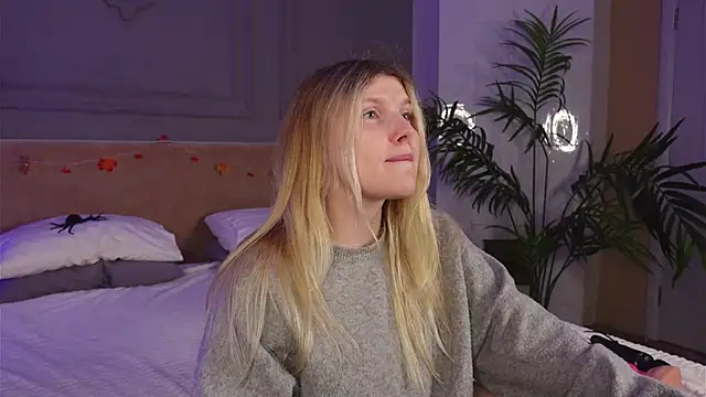 Snapshot of _aleksa_ chatting on October 21, 6:06 am  aleksa  online show from October 21, 6:06 am