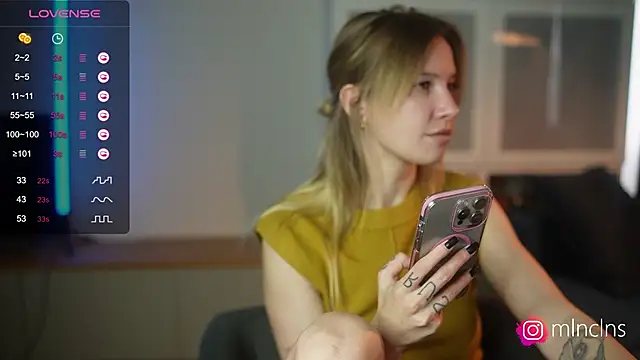 melanielwithu online show from November 10, 10:10 am