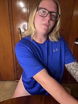 Snapshot of Lizzyloo chatting on October 29, 11:29 pm Lizzyloo online show from October 29, 11:29 pm