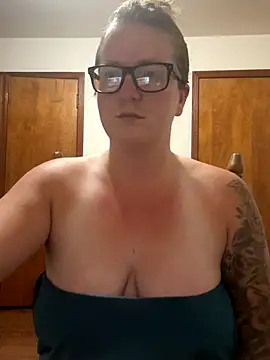 Snapshot of Lizzyloo chatting on September 27, 2:41 am Lizzyloo online show from September 27, 2:41 am