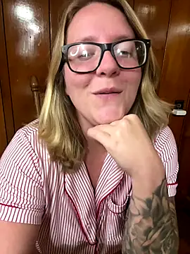 Snapshot of Lizzyloo chatting on October 27, 8:58 pm Lizzyloo online show from October 27, 8:58 pm