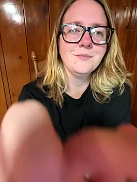 Lizzyloo online show from November 26, 3:29 am