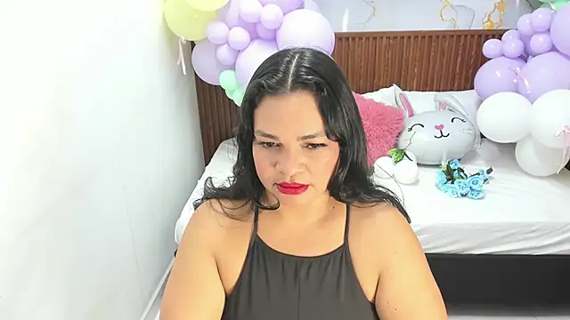 Cloe 35 online show from April 6, 7:59 pm