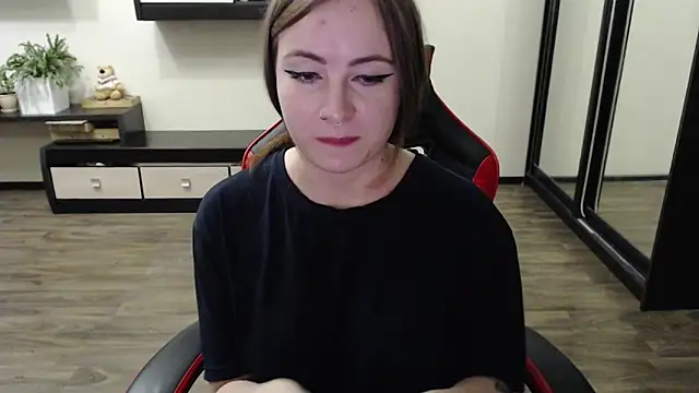 Snapshot of Laralianna chatting on September 21, 2:38 pm Laralianna online show from September 21, 2:38 pm