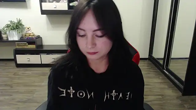 Snapshot of Laralianna chatting on October 4, 5:50 pm Laralianna online show from October 4, 5:50 pm