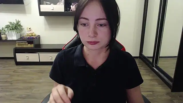 Snapshot of Laralianna chatting on October 8, 2:21 pm Laralianna online show from October 8, 2:21 pm