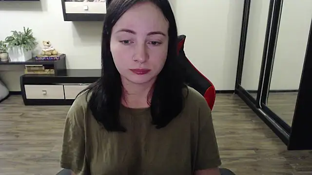 Snapshot of Laralianna chatting on October 9, 2:32 pm Laralianna online show from October 9, 2:32 pm