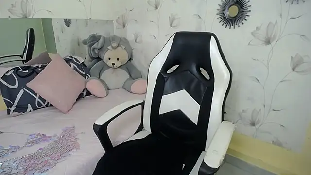 Snapshot of cum_bigass chatting on October 18, 12:30 pm cum bigass online show from October 18, 12:30 pm