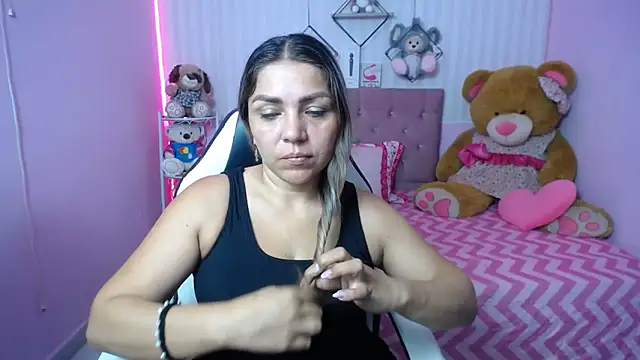 Snapshot of cum_bigass chatting on September 18, 12:26 pm cum bigass online show from September 18, 12:26 pm