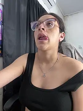 Snapshot of Ninnfa chatting on September 19, 5:45 pm Ninnfa online show from September 19, 5:45 pm