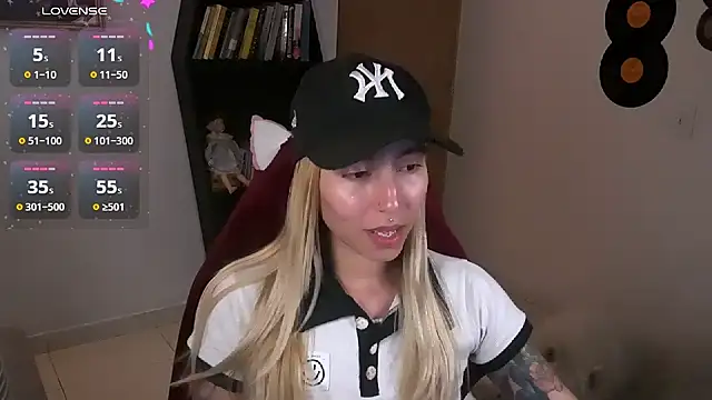 Snapshot of Saucy_Jenn chatting on September 27, 5:14 am Saucy Jenn online show from September 27, 5:14 am