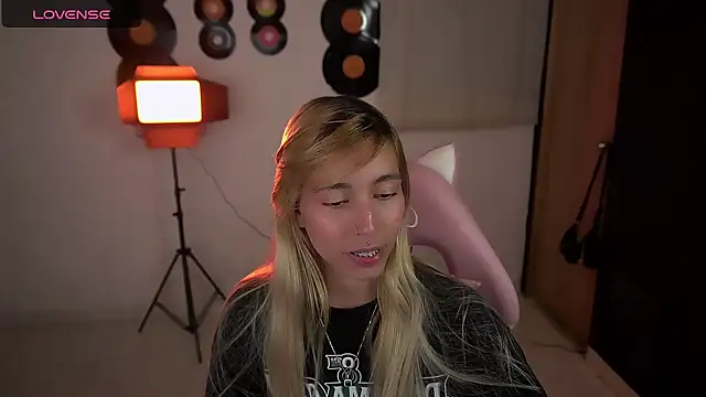 Saucy Jenn online show from April 10, 4:29 am