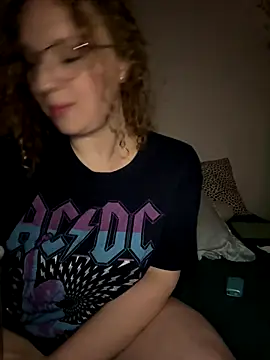 Snapshot of EmmieRae chatting on October 17, 6:49 am EmmieRae online show from October 17, 6:49 am