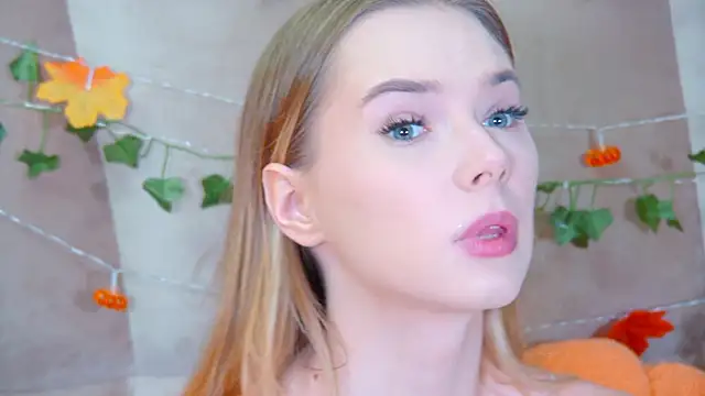 Snapshot of GentleRossi chatting on October 31, 3:05 pm GentleRossi online show from October 31, 3:05 pm