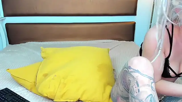 Snapshot of KatniseBabe chatting on September 25, 7:07 am KatniseBabe online show from September 25, 7:07 am