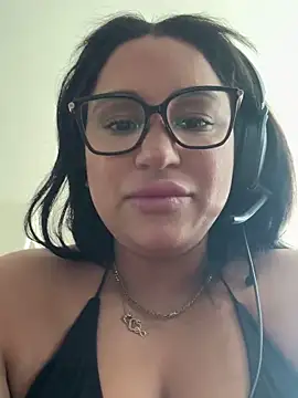 MeghanXO online show from October 3, 2:00 pm