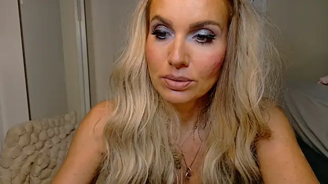 Tinkerbell822 online show from March 26, 10:06 am