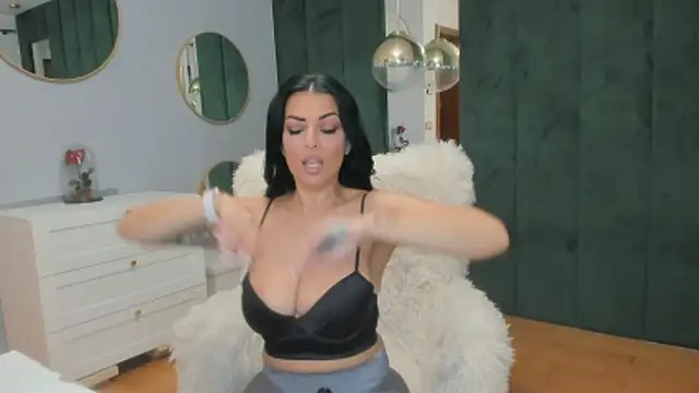 Snapshot of ElisaBaxter chatting on October 23, 5:02 am ElisaBaxter online show from October 23, 5:02 am