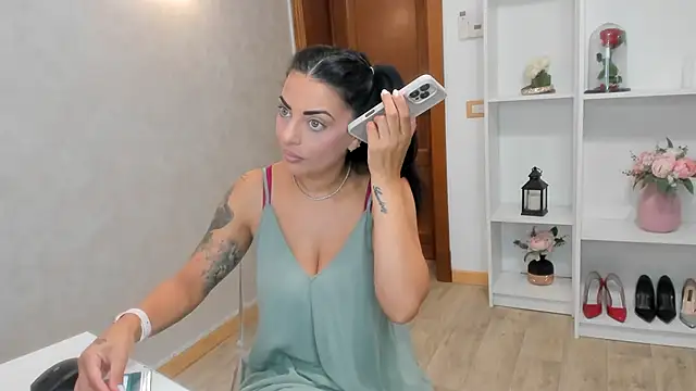 Snapshot of ElisaBaxter chatting on September 12, 5:08 am ElisaBaxter online show from September 12, 5:08 am