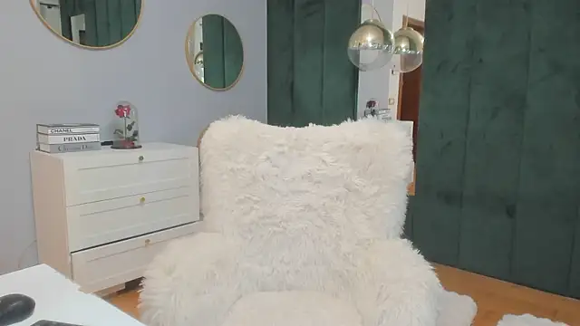 Snapshot of ElisaBaxter chatting on October 27, 6:42 am ElisaBaxter online show from October 27, 6:42 am