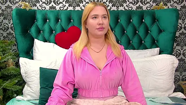 LunaHouston online show from December 14, 4:02 pm