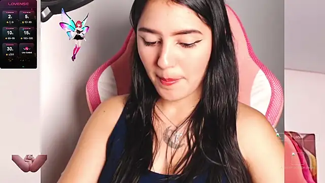 Snapshot of Danae_999 chatting on October 6, 11:20 pm Danae 999 online show from October 6, 11:20 pm