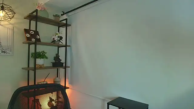 Sassy--Girl online show from April 10, 6:36 pm