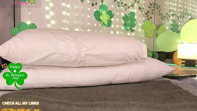 ohyesly  online show from March 28, 10:26 am