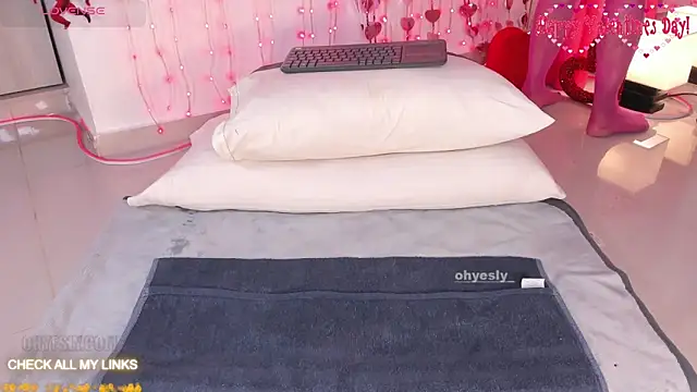 ohyesly  online show from February 13, 10:17 am