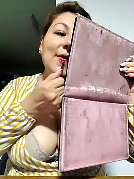 Snapshot of sakotodika chatting on October 2, 1:43 am sakotodika online show from October 2, 1:43 am