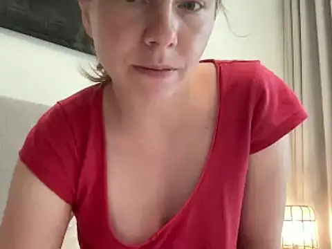 SweetLucy96 online show from May 14, 7:03 am