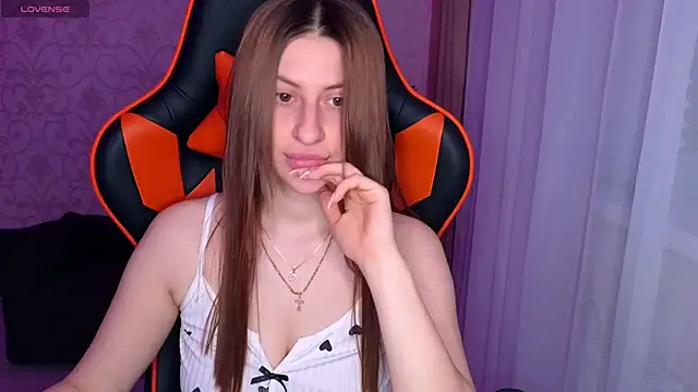 Elishka  online show from May 23, 8:07 pm