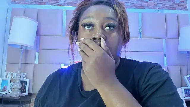 Snapshot of ShaniaBrownn chatting on October 28, 7:41 pm ShaniaBrownn online show from October 28, 7:41 pm