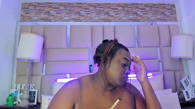 Snapshot of ShaniaBrownn chatting on October 10, 8:03 pm ShaniaBrownn online show from October 10, 8:03 pm