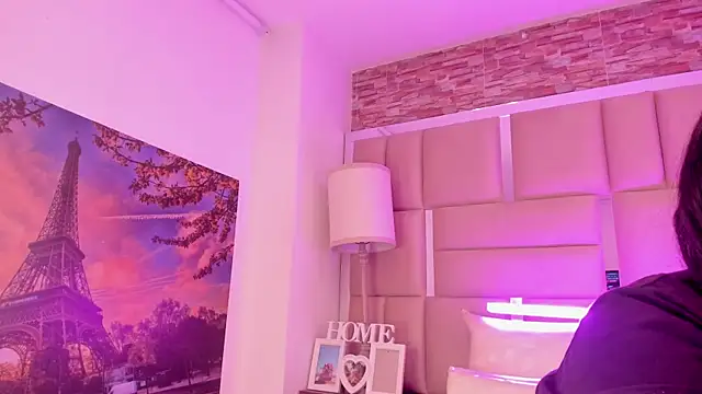 ShaniaBrownn online show from February 24, 7:56 pm