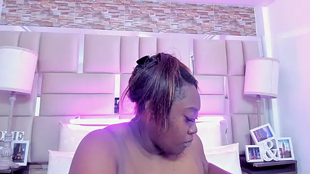 Snapshot of ShaniaBrownn chatting on September 26, 7:44 pm ShaniaBrownn online show from September 26, 7:44 pm