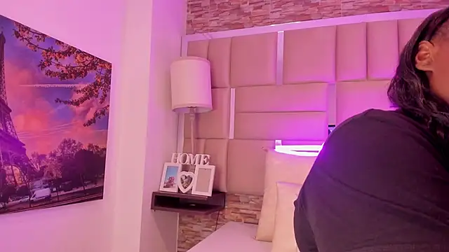 ShaniaBrownn online show from February 3, 8:12 pm