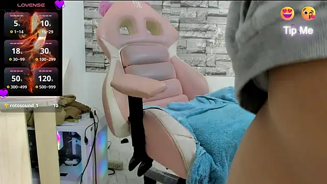 Snapshot of hot-timefun chatting on October 28, 1:50 pm hot-timefun online show from October 28, 1:50 pm